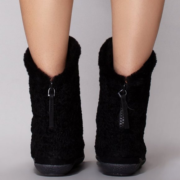 TOMS Women's Plush Faux bootie slippers - Picture 5 of 12